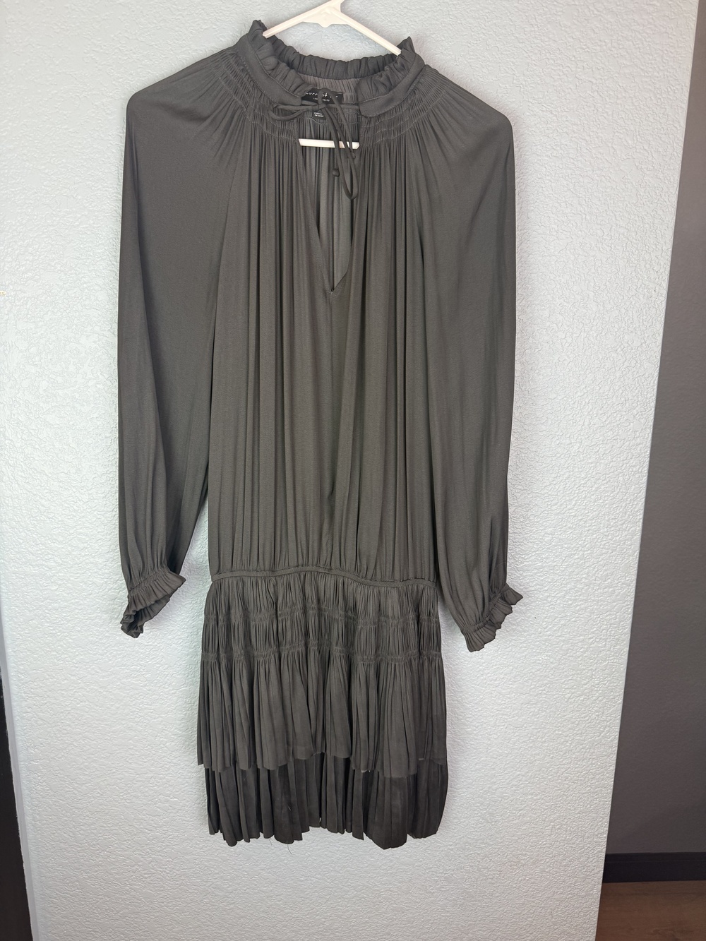 Current Air Dress Womens Medium Gray Smocked Pleated Long Sleeve Ruffle Mini